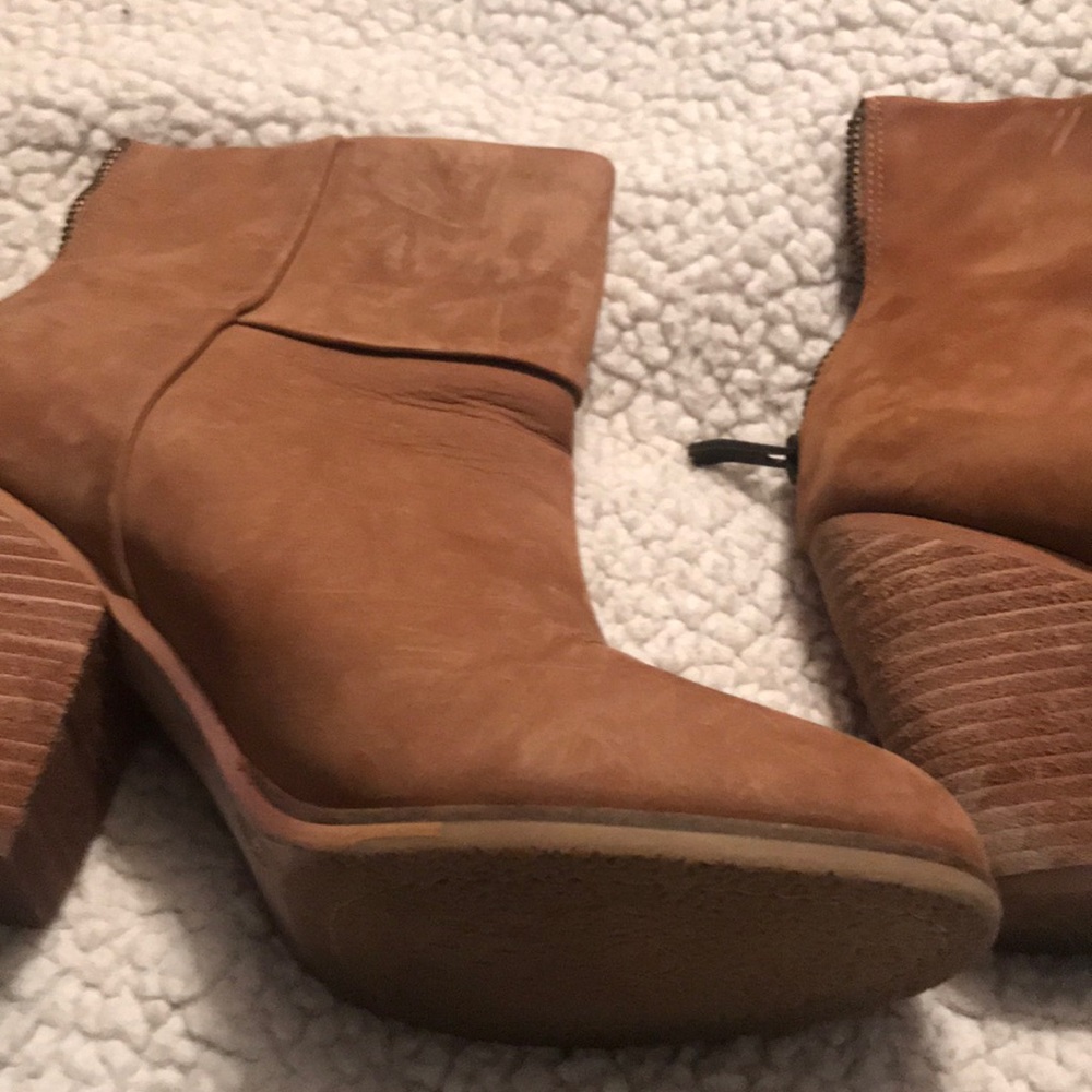 Gorgeous Suede Ankle Boots With Zippers - image 4